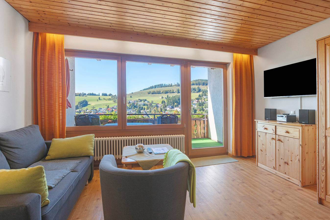 Appartement entier, Haus Kehrwieder – Appartement 2 avec balcon ensoleillé privé, vue montagne, carte Hochschwarzwald, Wi-Fi in Todtnauberg (Todtnau), Todtnau