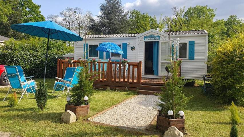 Chalet pour 6 personnes, avec Terrasse et Jardin ainsi que Bassin pour enfant et Piscine