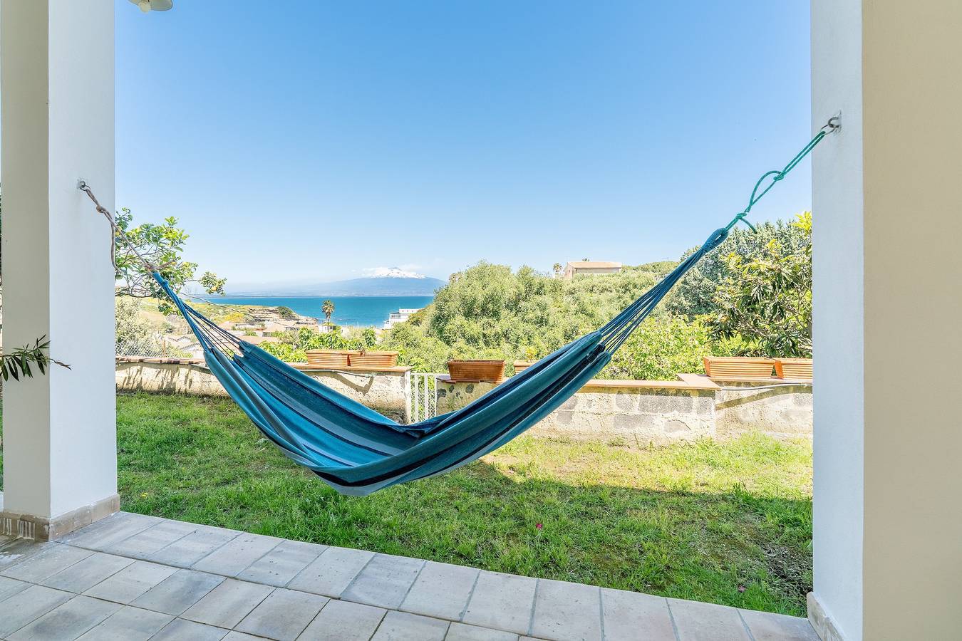 Appartement in villa 'Il Limone, La Salvia e il Rosmarino' met Zeezicht, Privéterras en Wi-Fi in Costa Saracena, Provincie Syracuse