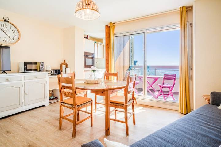 Gîte pour 4 personnes, avec balcon, adapté aux familles dans Pérello - 4