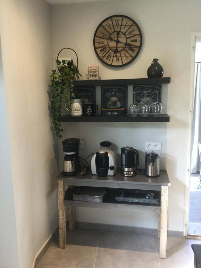 Location de vacances pour 10 personnes, avec jardin ainsi que vue et piscine à Aigremont - 2