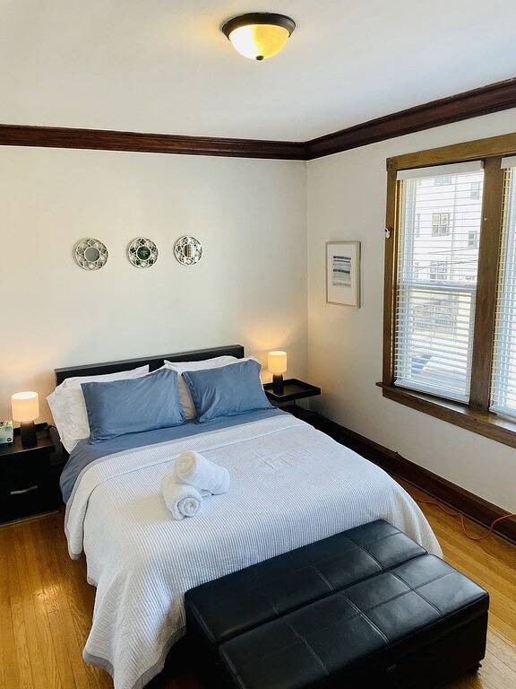Ganze Wohnung, Charming 2Br Retreat in Chicago! in Chicago, Cook County