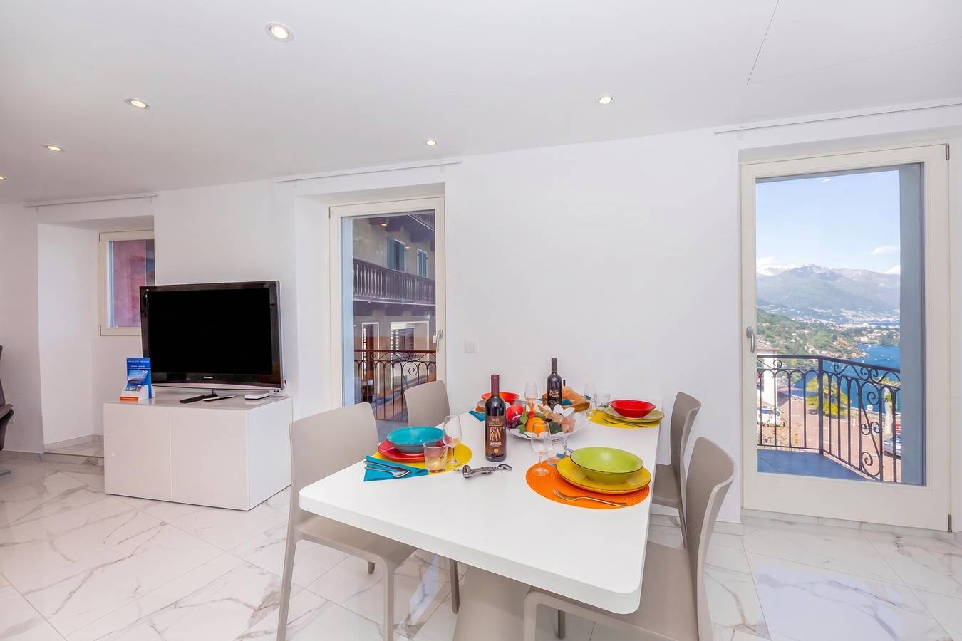 Entire apartment, Yellow view apartment in Ronco sopra Ascona, Ticino Alps and Verbano