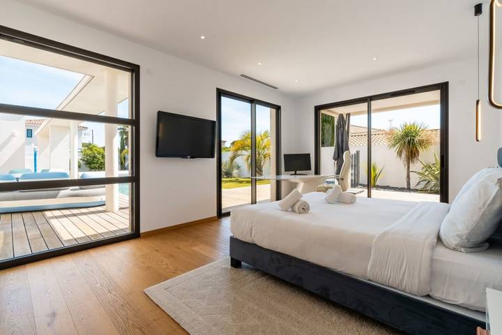 Villa pour 8 personnes, avec terrasse ainsi que jardin et sauna, adapté aux familles au Grau-d'Agde - 4