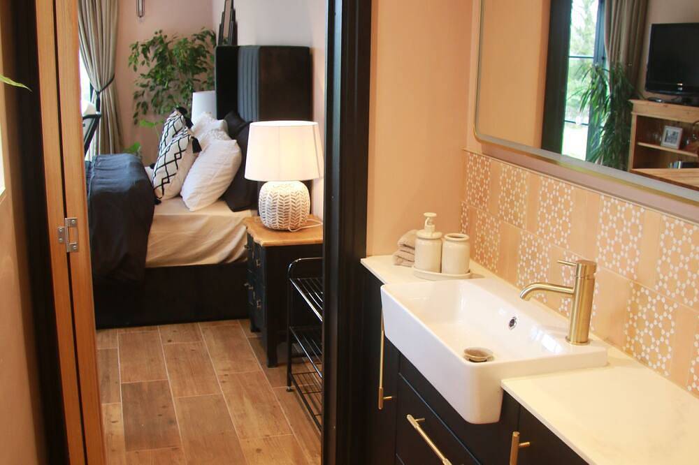 Romantic rural sunset retreat in historical Kent countryside for escape or fun! in Sevenoaks Weald, Kent