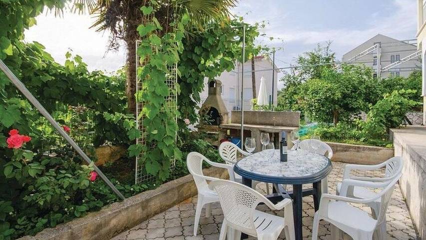 Apartament wakacyjny dla 3 osób, z taras w Okrug Gornji