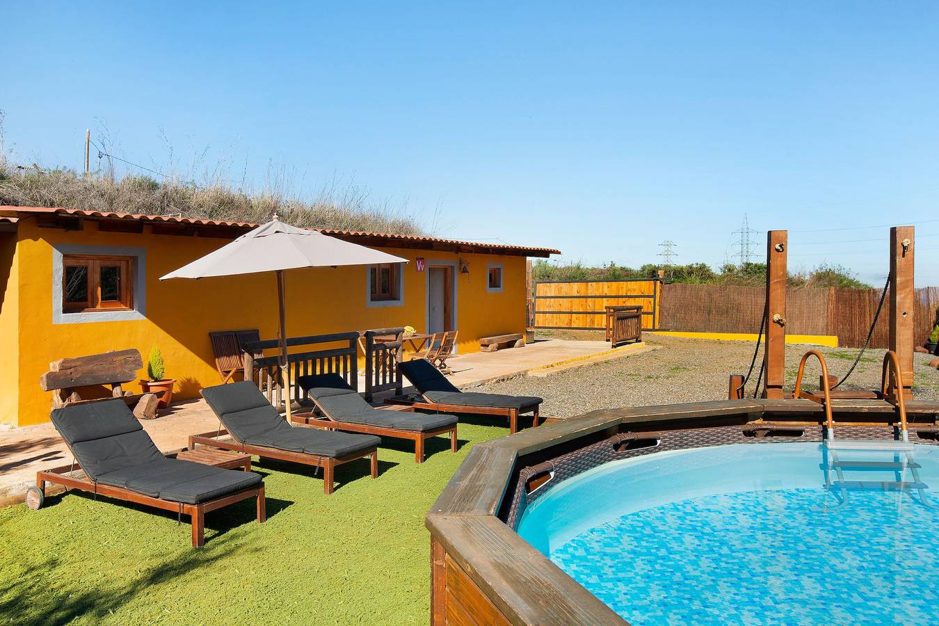 Maison "Casa Rural Los Colorados" avec vue montagne et piscine. in Vega de San Mateo, Grande Canarie du Nord