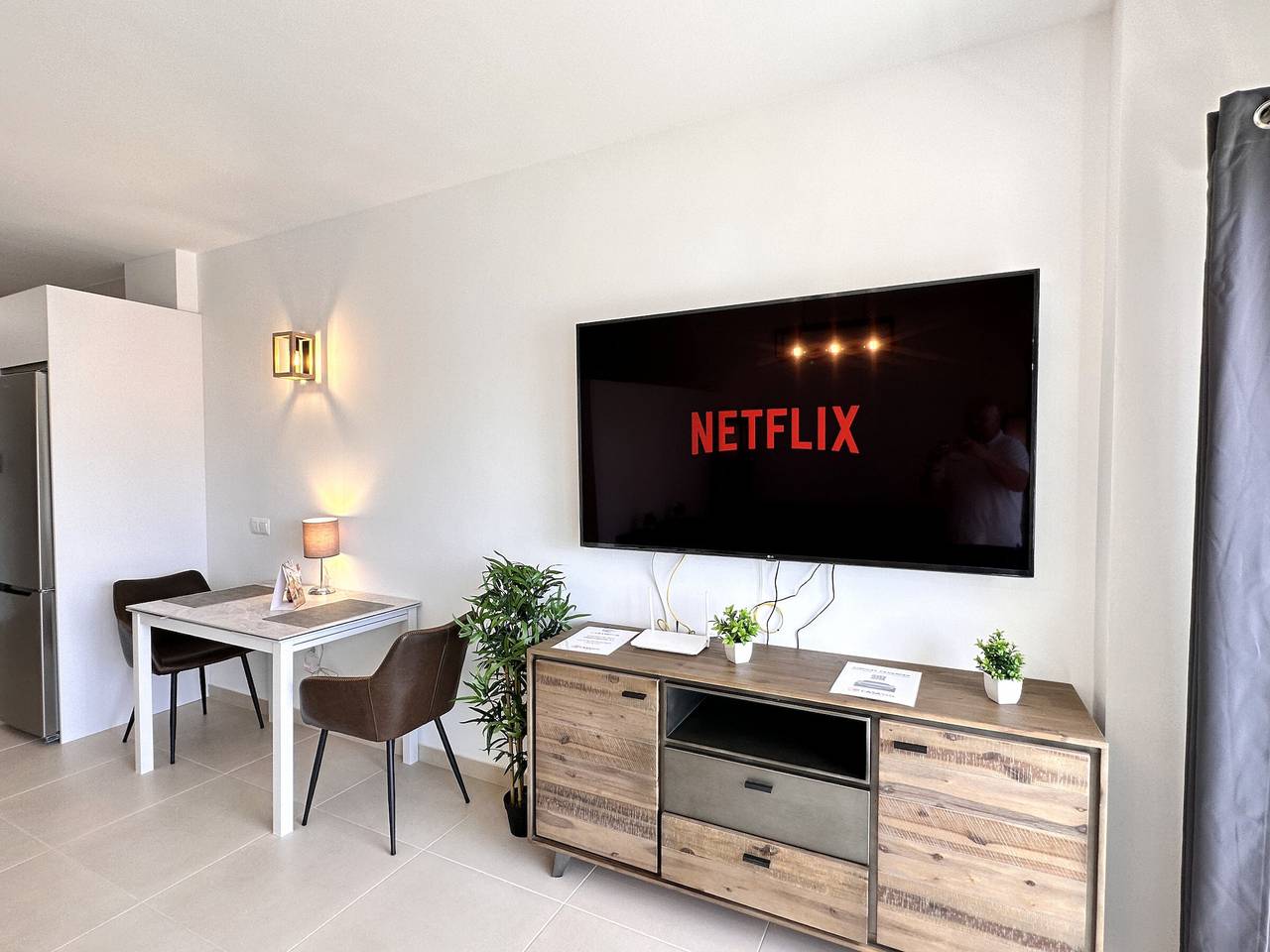 Studio entier, Studio luxueux à Nerja avec accès plage, piscine communautaire in Playa Carabeíllo, Nerja