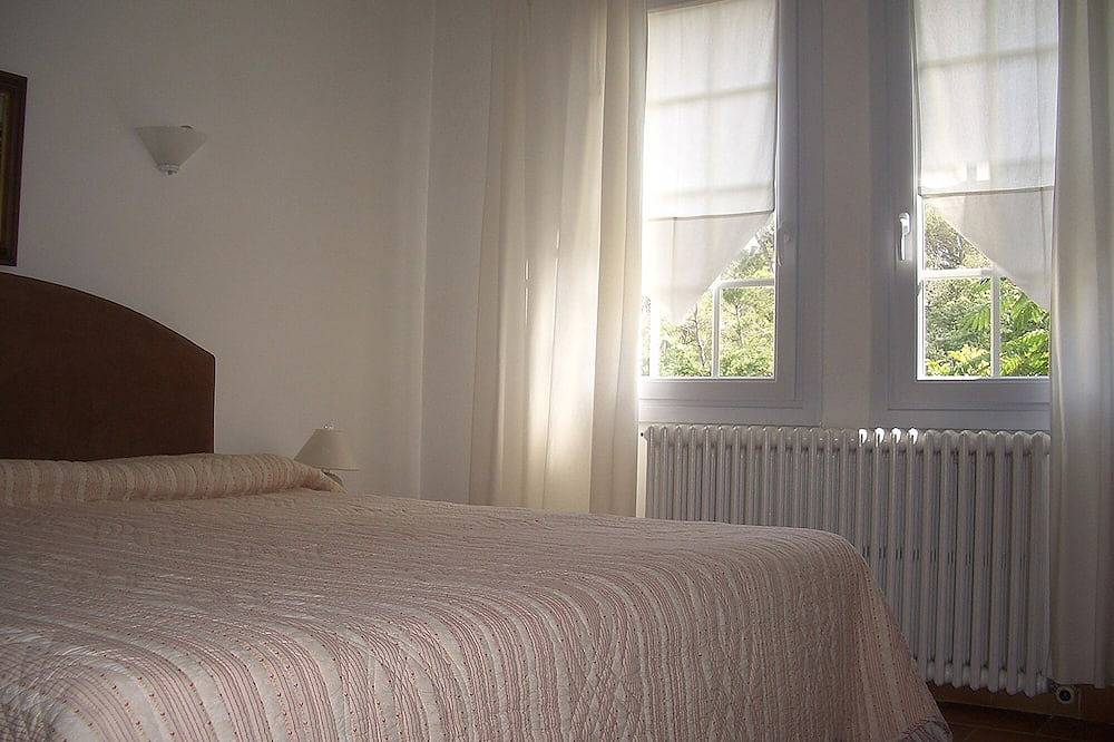 Appartement entier, Appartement dans un quartier résidentiel verdoyant de la ville de Cavaillon dans le Luberon. in Cavaillon, Parc naturel régional du Luberon