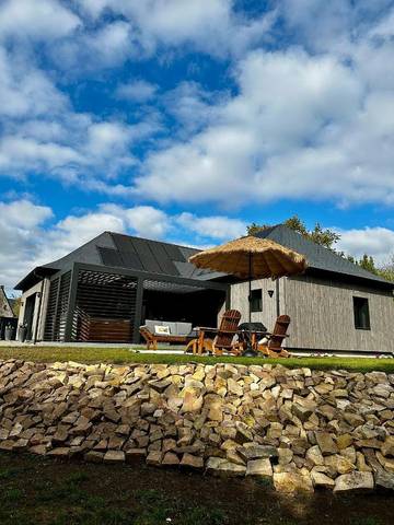 Villa pour 4 personnes, avec jacuzzi ainsi que sauna et jardin dans Mayenne