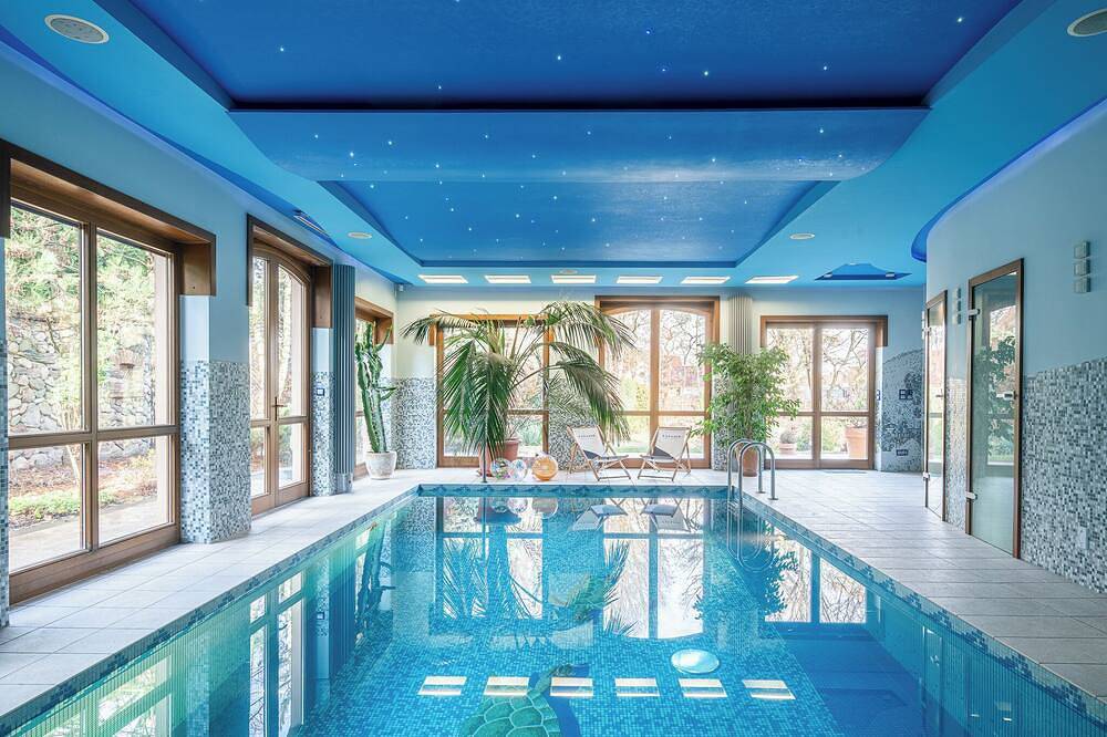 Luxvilla Privatepool Tenniscourt Gameroom Cinema in Lebus (Polen)
