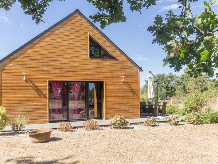 Gîte pour 4 personnes, avec piscine ainsi que terrasse et jacuzzi à Pannecé