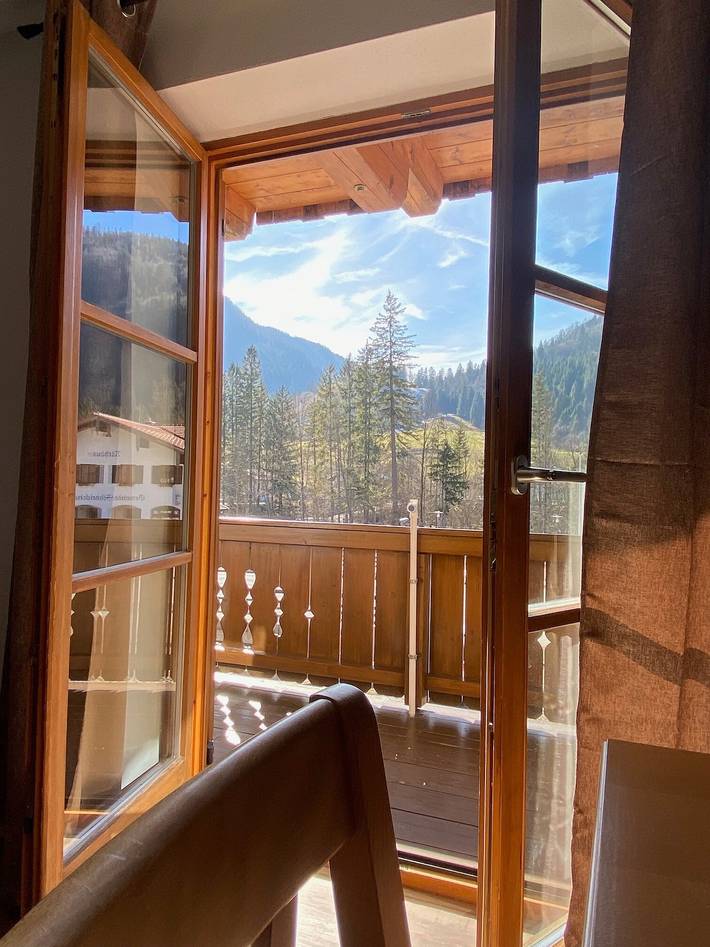Ganze Wohnung, Ferienwohnung 'Bergliebe' mit Bergblick; Balkon & Wifi in Weissbach an der Alpenstrasse, Schneizlreuth