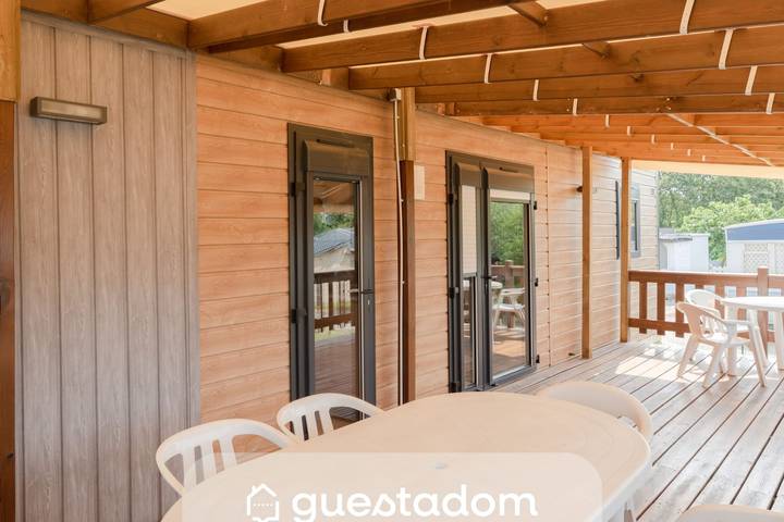 Bungalow pour 6 personnes, avec Terrasse ainsi que Jardin et Piscine