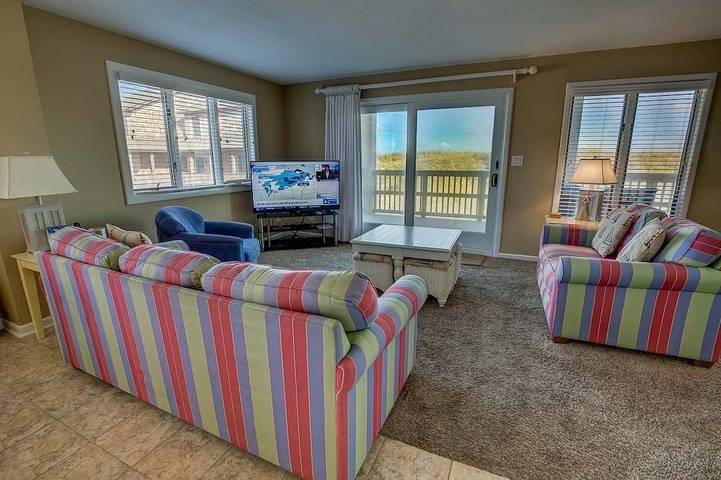 Vacation rental for 9 people, with balcony and pool in Nags Head