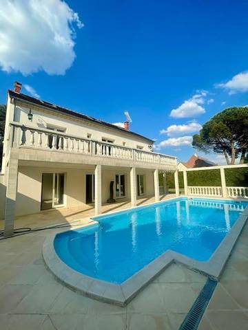 Cottage pour 12 personnes, avec piscine et jardin ainsi que terrasse et jacuzzi à Saint-Nom-la-Bretèche
