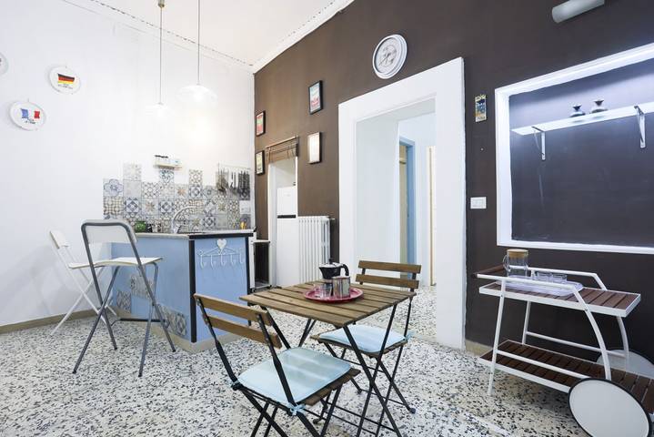 Ganze Wohnung, Ferienwohnung für 2 Personen mit Balkon/Terrasse in Neapel, Neapel Provinz