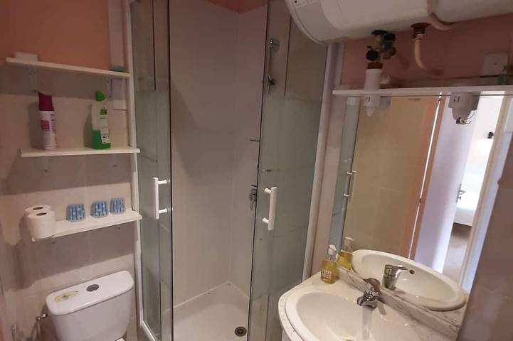 Appartement entier, Appartement F1 tout confort , en centre ville, proche des thermes. in La Bourboule, Parc naturel régional des Volcans d'Auvergne