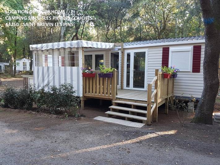 Camping pour 8 personnes, avec Terrasse ainsi que Bassin pour enfant et Piscine