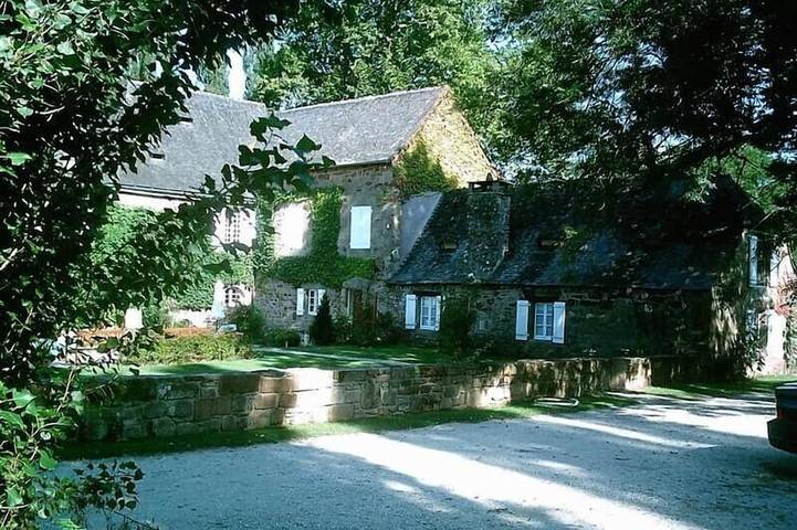 Gîte pour 6 personnes, avec jardin à Dampniat
