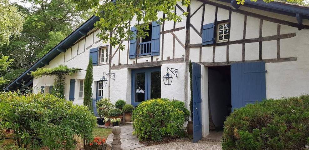 Cottage pour 2 personnes, avec terrasse ainsi que jardin et piscine dans Arsague