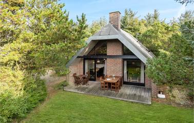 Ferienhaus für 8 Personen, mit Sauna und Whirlpool sowie Terrasse und Garten, kinderfreundlich in Agger