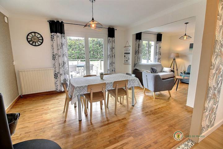 Gîte pour 5 personnes, avec terrasse et jardin à Plougrescant