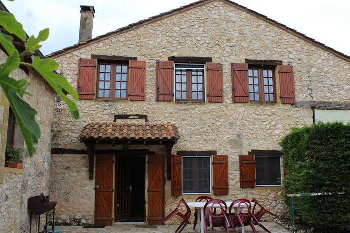 Gîte pour 6 personnes, avec jardin et piscine