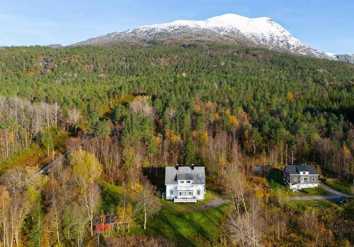 Villa for 4 personer, med innsjøutsikt og utsikt i tillegg til hage, dyr tillatt i Norge