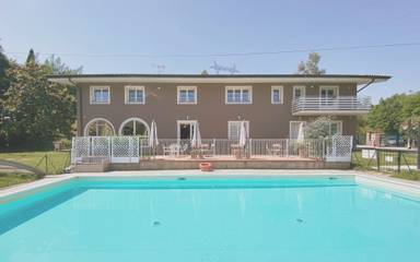 Location de vacances pour 12 personnes, avec jardin à Montecarlo (Toscane)