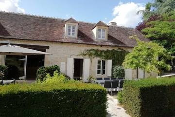 Gîte pour 14 personnes, avec jardin dans Abbaye De Noirlac
