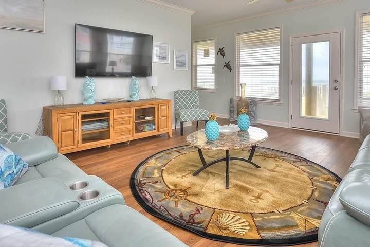 Vacation house for 15 people, with balcony and pool in Oak Island (NC)