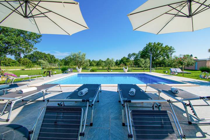 Villa für 10 Personen, mit Pool und Balkon sowie Garten in Marčana - 3