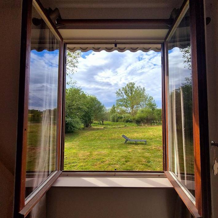 Location de vacances pour 6 personnes, avec terrasse et jardin à Peigney