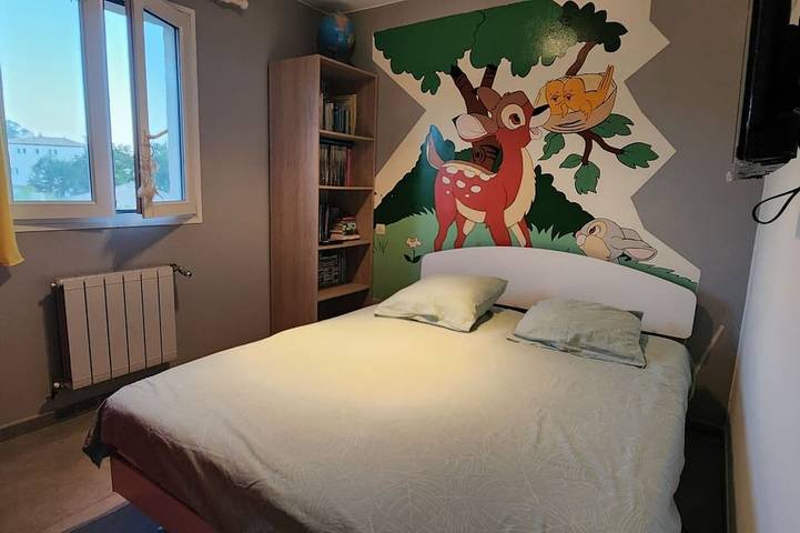 2 chambres avec salle de bains privative et cuisine dans une villa en colocation avec piscine in Boulouris, Saint-Raphaël