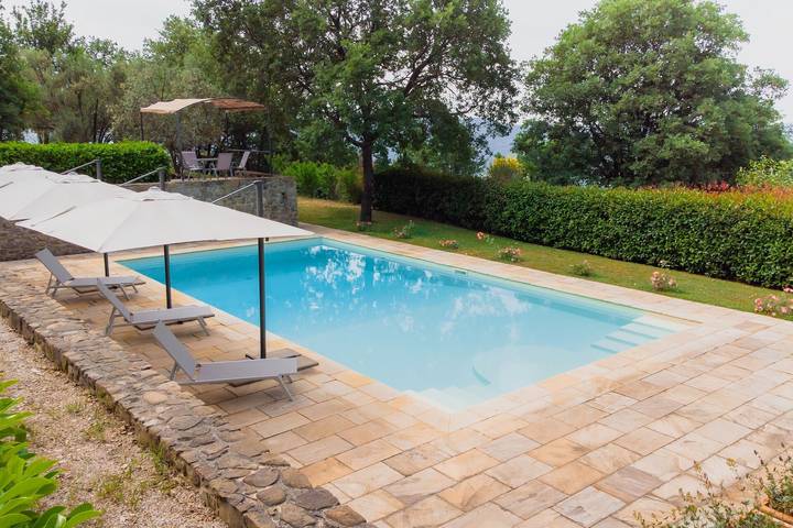 Agriturismo con piscina per 10 persone, con giardino e idromassaggio a Umbertide