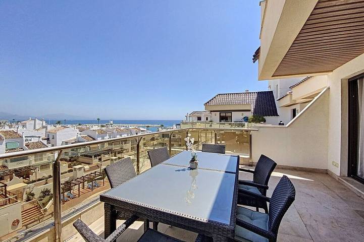 Ferienwohnung für 4 Personen, mit Terrasse und Garten sowie Pool