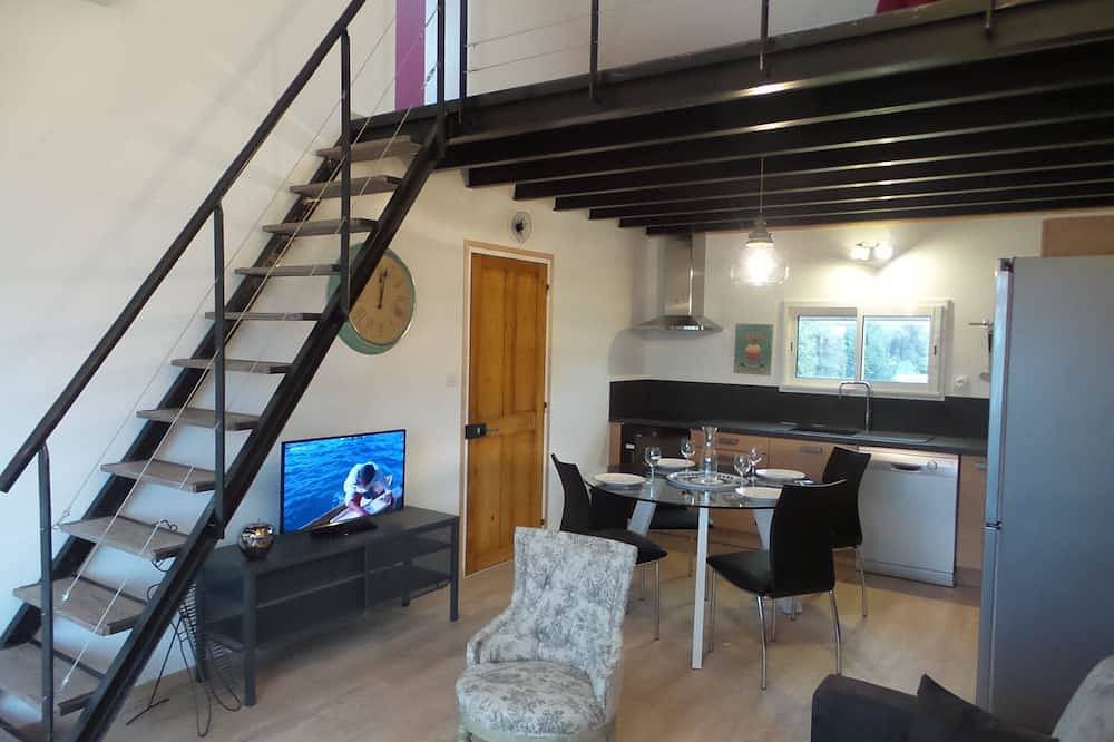 Appartement entier, Location meublé en campagne a 3km du centre ville d'orange ,20km d'avignon in Orange, Vaucluse