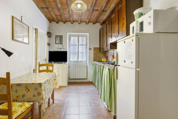 Casa Vacanze 'Michelangelo 2 Adulti 2 Bambini' con Terrazza Privata, Wi-Fi e Aria Condizionata in Pietrasanta, Riviera Toscana