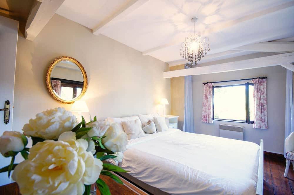 Ganze Wohnung, Loge Rose - sleeps 5 guests in 2 bedrooms in Larzac, Périgord Noir