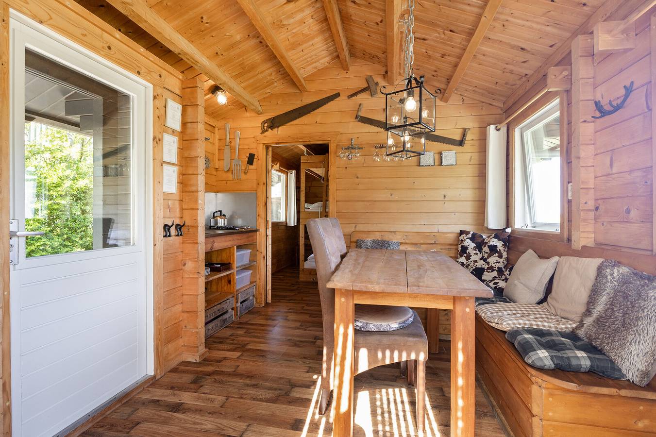 Vrijheid aan de kust — De Blokhut op camping Oudesluis in Nederlandse Noordzeekust