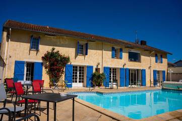 Chambre d’hôte pour 2 personnes, avec terrasse ainsi que jardin et piscine à Fongrave