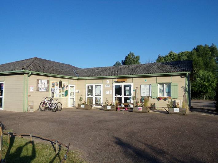 Location de vacances pour 4 personnes, avec jardin ainsi que piscine et terrasse, adapté aux familles à Beynat
