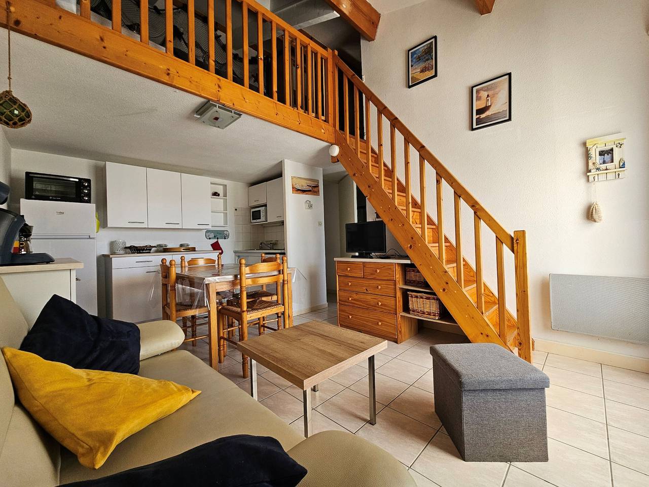 Sunny Cottage with Pool, 1.8km from Beach in La Faute-sur-Mer in L'Aiguillon-la-Presqu'île, Vandea