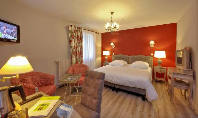 Hôtel pour 45 personnes, avec terrasse et piscine ainsi que jardin et vue, animaux acceptés