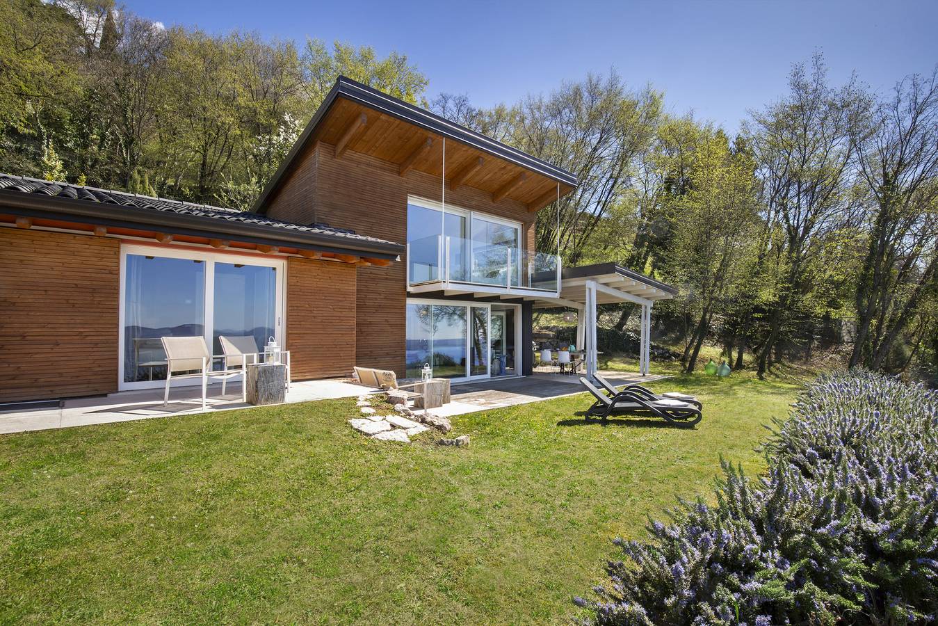 Villa Bella with Lake View in San Zeno di Montagna, Gardasee-Berge