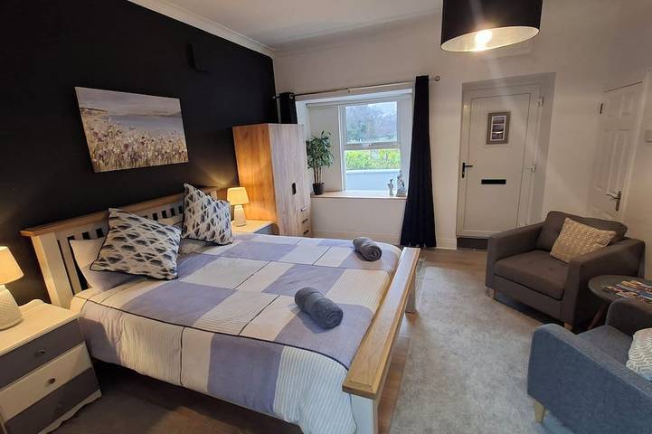 Bed and breakfast for 2 people, with yard in Ireland