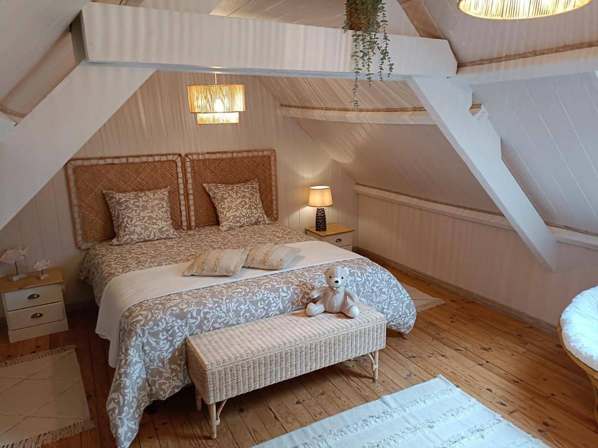 Appartement entier, Three-Bedroom Apartment in Port-en-Bessin-Huppain, Région de Bayeux