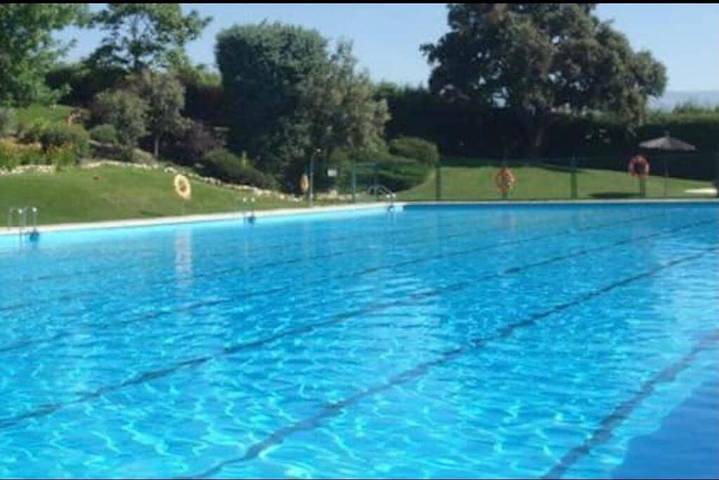 Apartamento para 6 personas, con Balcón y Terraza además de Jardín y Piscina para niños en Galapagar