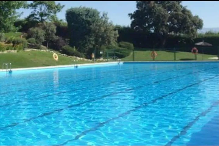 Casa de vacaciones para 6 personas, con jardín y piscina además de vistas y piscina para niños - 1